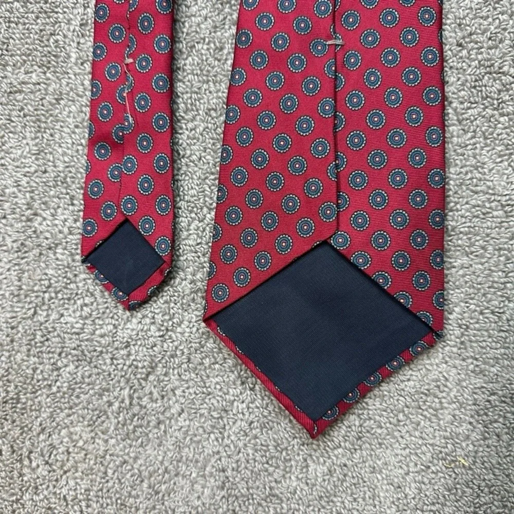 Hathaway Mens Silk Tie Red Blue Geometric Medallion Pattern Made in USA Classic